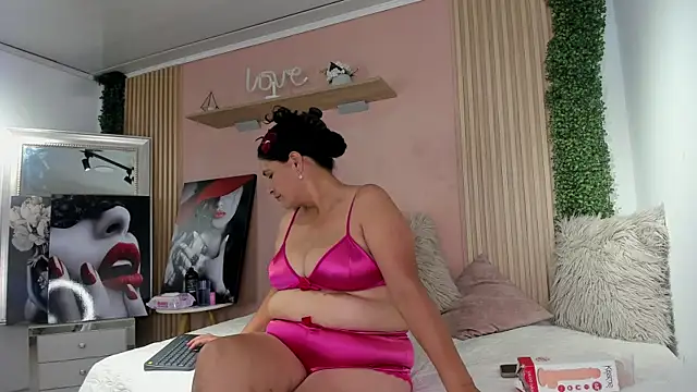 Martina Milff online show from July 2026 08:01:02 PM