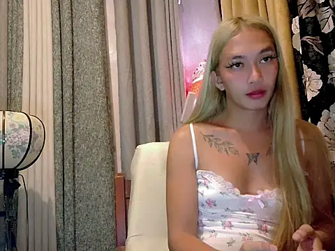 Snapshot of sweet_kween95 chatting on June 2026 08:37:02 PM sweet kween95 online show from June 2026 08:37:02 PM