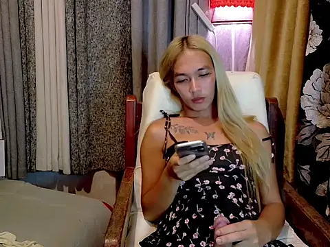 Snapshot of sweet_kween95 chatting on July 2026 10:04:01 PM sweet kween95 online show from July 2026 10:04:01 PM