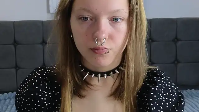 Snapshot of LauraLowe chatting on July 2026 06:08:02 AM LauraLowe online show from July 2026 06:08:02 AM