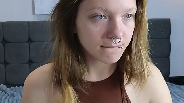 Snapshot of LauraLowe chatting on July 2026 05:36:01 AM LauraLowe online show from July 2026 05:36:01 AM