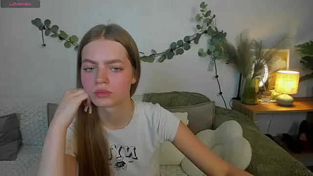 EmillyStarr online show from July 2026 07:04:02 AM