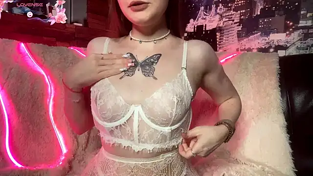 Snapshot of _Lily_Moon chatting on July 2026 09:35:01 PM Lily Moon online show from July 2026 09:35:01 PM