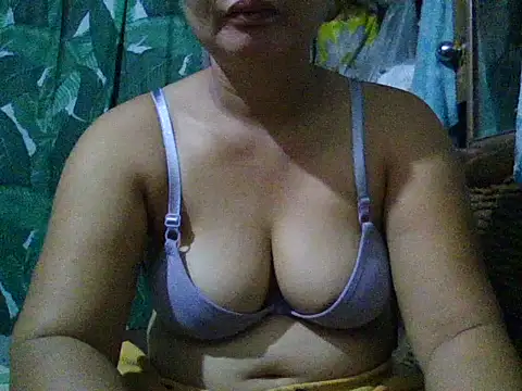 LadyAnn19 online show from July 2026 10:37:01 PM