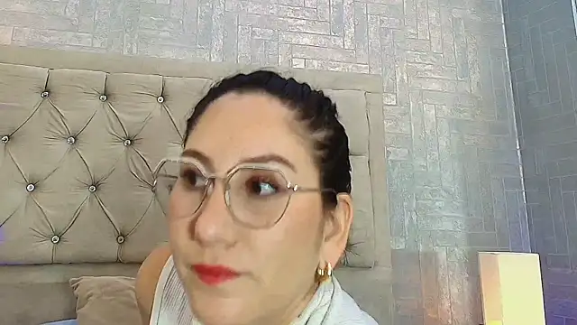 Antonella Saa online show from July 2026 08:33:02 PM