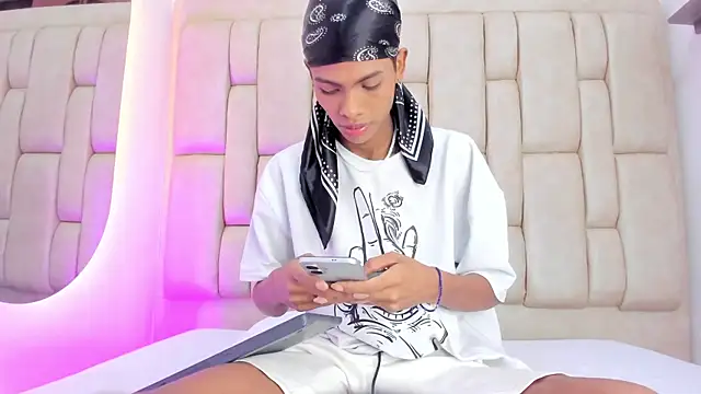 Cuteboyhenrik os online show from July 2026 02:40:01 AM