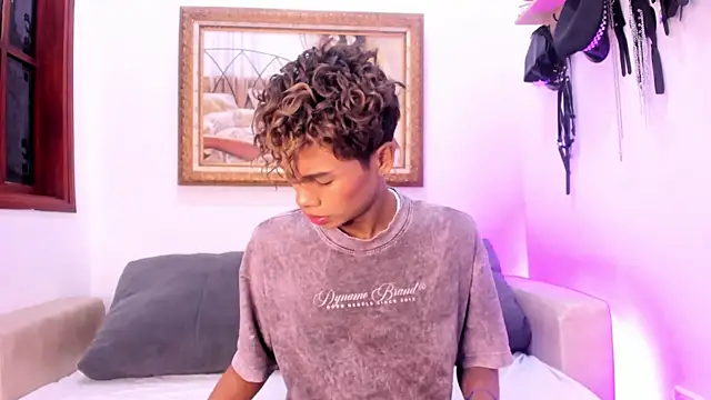Cuteboyhenrik os online show from July 2026 12:53:02 PM