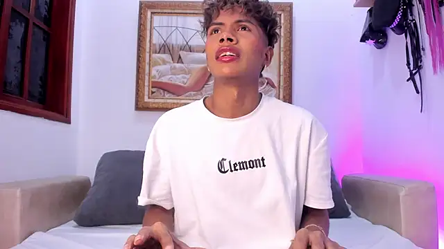 Cuteboyhenrik os online show from July 2026 01:02:02 PM