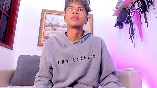 Cuteboyhenrik os online show from July 2026 01:02:02 PM