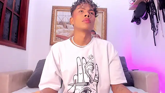 Cuteboyhenrik os online show from July 2026 12:47:02 PM