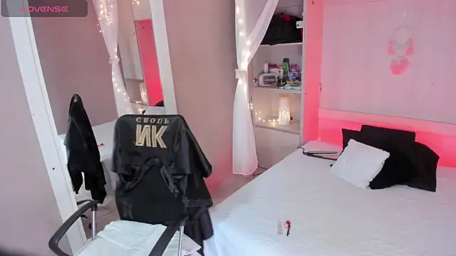 MilaSantoss online show from July 2026 12:12:02 PM