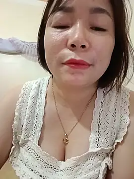 Snapshot of Mi-Chinn chatting on July 2026 05:32:02 AM Mi-Chinn online show from July 2026 05:32:02 AM
