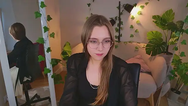 HollyWheeler online show from July 2026 03:23:01 AM