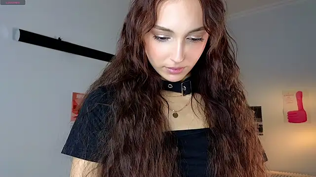 thisskiss online show from June 2026 05:25:01 PM