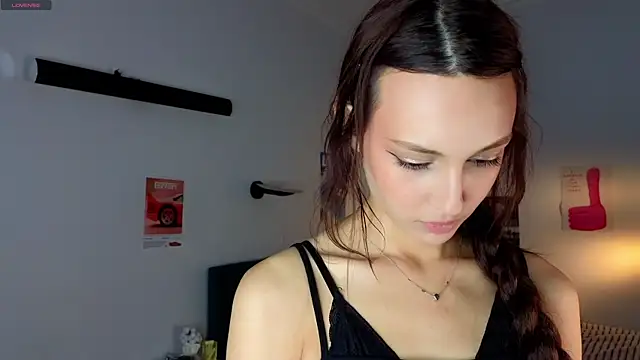 thisskiss online show from July 2026 05:20:01 PM