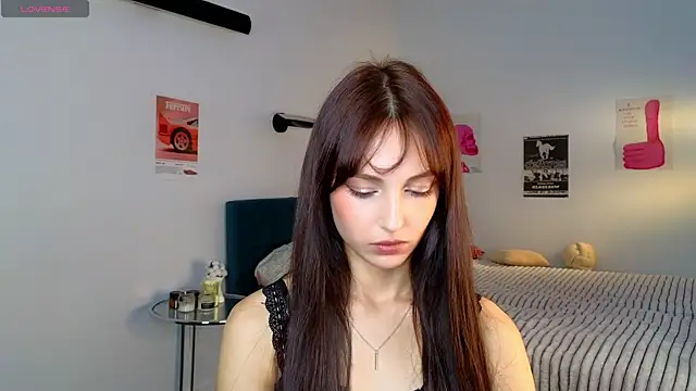 thisskiss online show from July 2026 05:37:01 PM