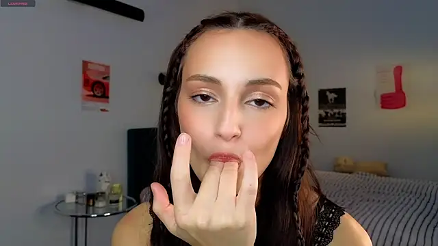 thisskiss online show from July 2026 05:31:01 PM
