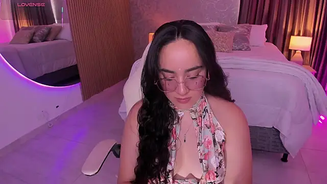 Viiolet rosee online show from July 2026 07:00:02 PM