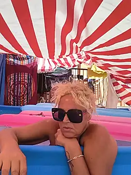 Quinsexx online show from July 2026 02:13:01 PM