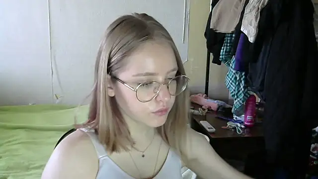 WinifredLunney online show from July 2026 05:12:02 AM