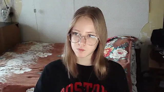 WinifredLunney online show from July 2026 05:03:01 AM