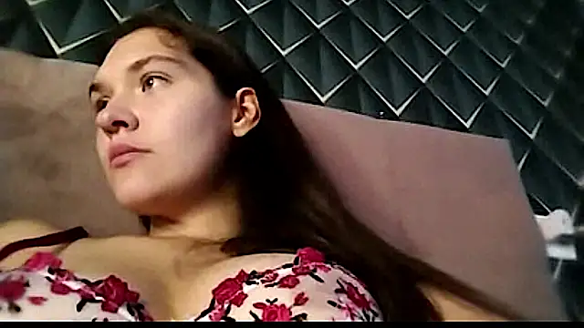 LovelyLynXX online show from July 2026 02:43:01 AM