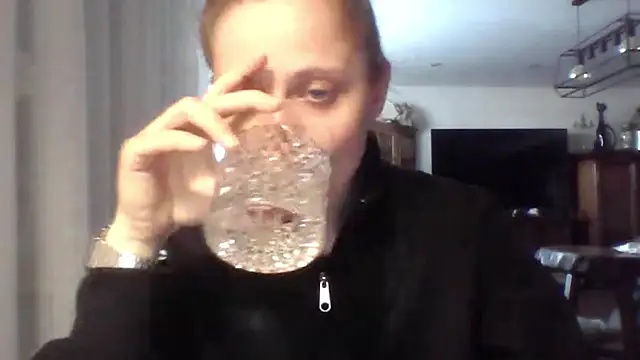 LeaWetGirl online show from July 2026 04:22:01 PM