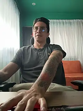 Snapshot of Andy_n_cat chatting on July 2026 10:42:02 PM Andy n cat online show from July 2026 10:42:02 PM