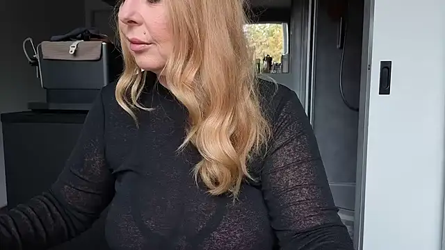 Snapshot of TammyJeann chatting on October 2025 07:50:02 AM TammyJeann online show from October 2025 07:50:02 AM