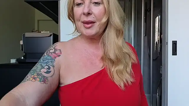 Snapshot of TammyJeann chatting on April 2026 10:35:02 AM TammyJeann online show from April 2026 10:35:02 AM
