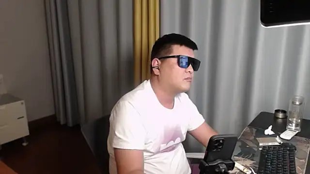 zhang1118 online show from July 2026 03:30:01 PM