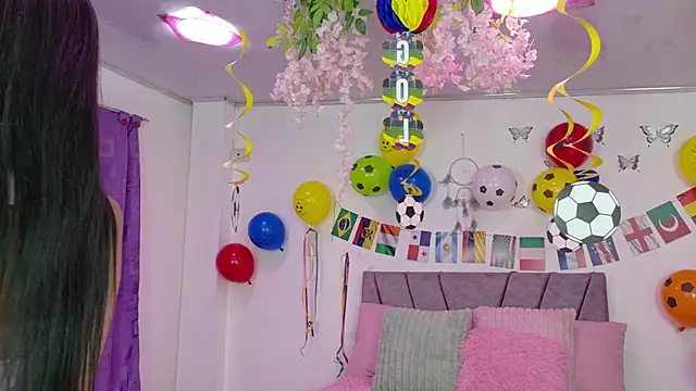 SteicyBloom online show from July 2026 03:33:01 AM