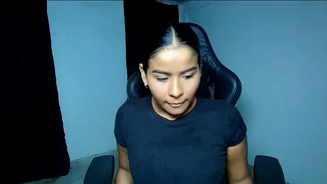 Kiara Naomi online show from July 2026 12:09:02 AM
