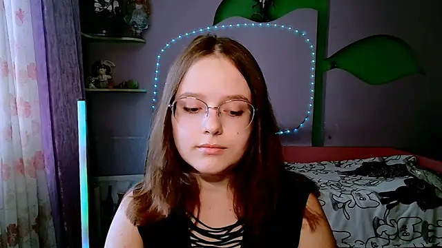 Snapshot of RoseLyyn chatting on July 2026 12:11:01 PM RoseLyyn online show from July 2026 12:11:01 PM
