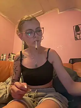 Snapshot of Alina-420 chatting on July 2026 08:11:02 PM Alina-420 online show from July 2026 08:11:02 PM