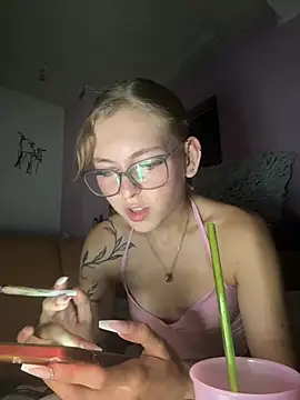 Snapshot of Alina-420 chatting on July 2026 08:15:02 PM Alina-420 online show from July 2026 08:15:02 PM