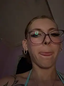 Snapshot of Alina-420 chatting on July 2026 08:14:01 PM Alina-420 online show from July 2026 08:14:01 PM