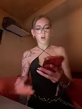 Snapshot of Alina-420 chatting on July 2026 02:13:01 PM Alina-420 online show from July 2026 02:13:01 PM