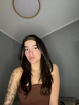 laurenTurnerxx online show from July 2026 12:50:01 AM