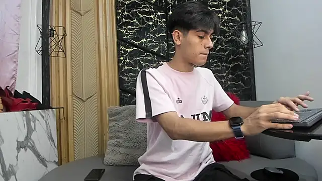 TaylerCruz online show from July 2026 03:40:01 PM
