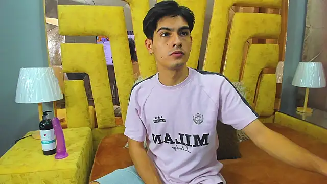 TaylerCruz online show from July 2026 09:49:02 PM