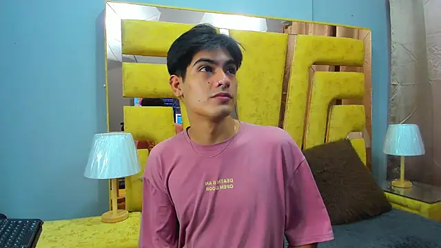 TaylerCruz online show from July 2026 12:43:01 PM
