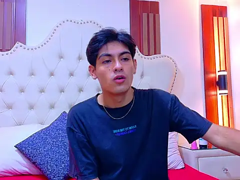 TaylerCruz online show from July 2026 03:49:02 PM