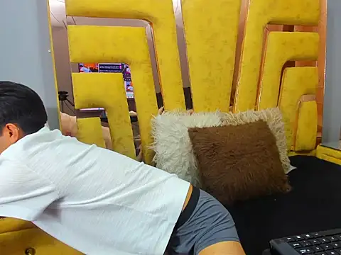 TaylerCruz online show from July 2026 07:38:02 PM