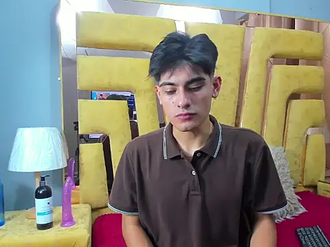 TaylerCruz online show from July 2026 07:34:02 PM