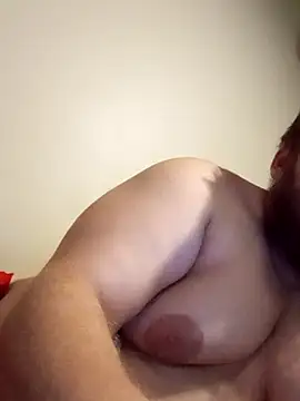Snapshot of Tallbellybear chatting on July 2026 04:16:01 PM Tallbellybear online show from July 2026 04:16:01 PM