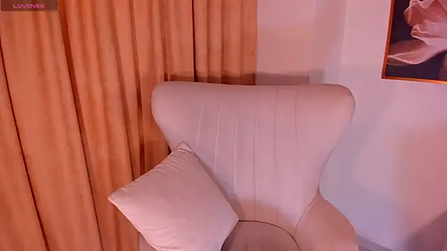 JuliaBanks  online show from July 2026 08:52:02 PM