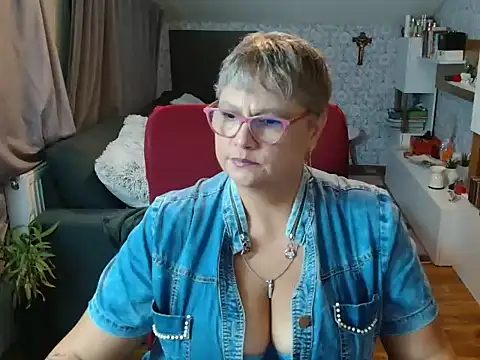 NewHellen4you online show from July 2026 07:07:01 PM