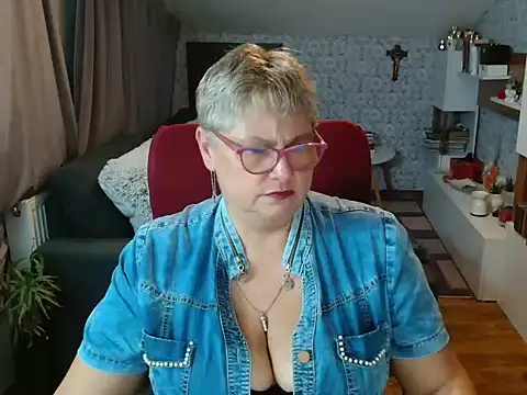 NewHellen4you online show from July 2026 07:30:01 PM