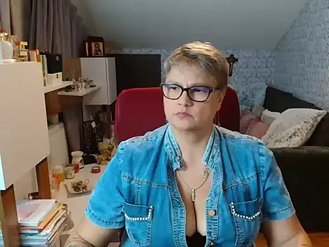 NewHellen4you online show from July 2026 07:15:02 PM
